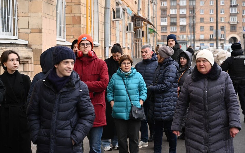 Kolejka przed lokalem wyborczym w Moskwie. Rosyjska opozycja wezwała ludzi do masowego udania się do