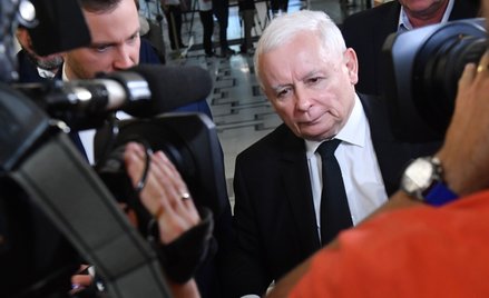 Jarosław Kaczyński w drodze na posiedzenie sejmu