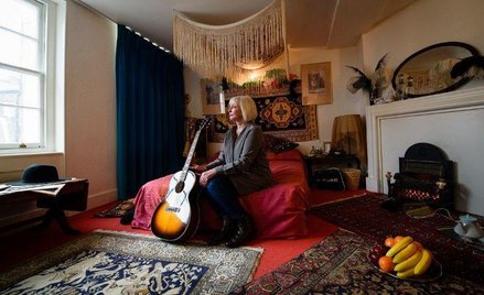 Wdomu amerykańskiego muzyka pozowałado zdjęć jego dawna miłość Kathy Etchingham