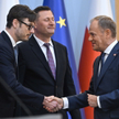 Premier Donald Tusk (P), desygnowany na ministra aktywów państwowych Jakub Jaworowski (L) oraz desyg