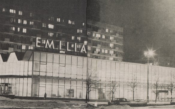 Modernistyczny budynek został wzniesiony w latach 1966–1969 według projektu Mariana Kuźniara, Czesła