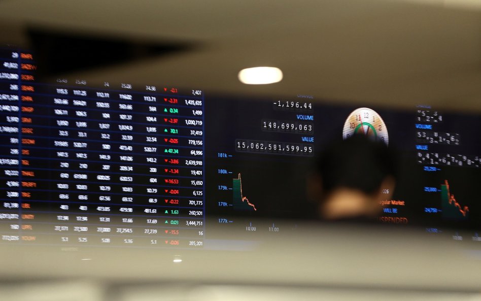 Spokojna sesja przed falą danych i końcem sezonu wyników