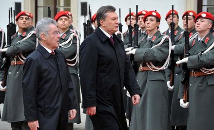 Prezydent Wiktor Janukowycz gościł wczoraj w Wiedniu, pozostawiając swemu rządowi zakomunikowanie de