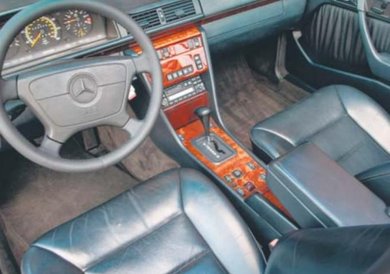 Wóz sprowadzono z USA i bardzo o niego dbano, co widać po jakości wnętrza.