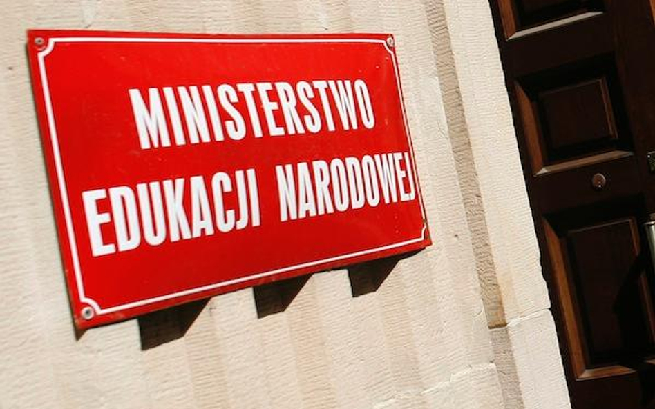 Zwolnienia za e-podręcznik
