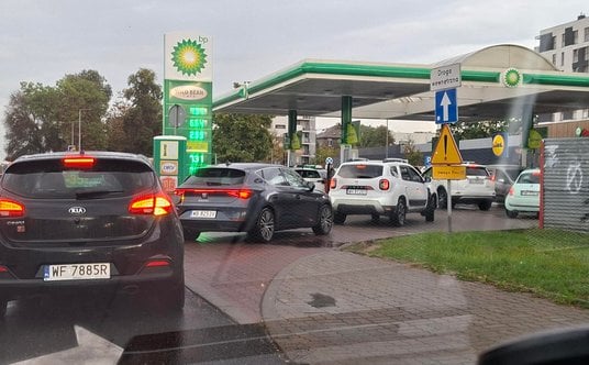 Stacja benzynowa na ulicy Grochowskiej w Warszawie