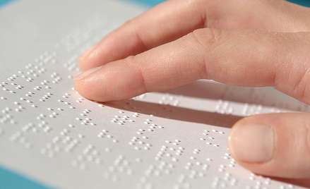 Rzecznik pyta PKW o nakładki na karty do głosowania w alfabecie Braille’a