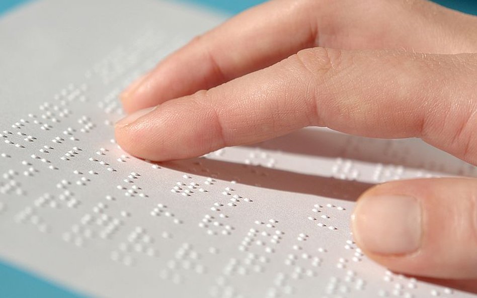 Rzecznik pyta PKW o nakładki na karty do głosowania w alfabecie Braille’a