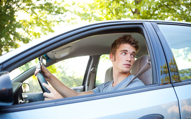 Nastolatki z prawem jazdy nie mogą wyjeżdżać na drogi w czasie epidemii koronawirusa