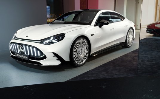 Mercedesa AMG GT 4-Door Coupé.