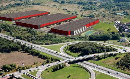 We wrześniu spółka 7R Logistic zaczęła budowę hali o pow. 17,5 tys. mkw. w Kowalach koło Gdańska. Do