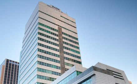 Budynek o wysokości 85 metrów został oddany do użytku w 1993 roku według projektu chorwackiego archi