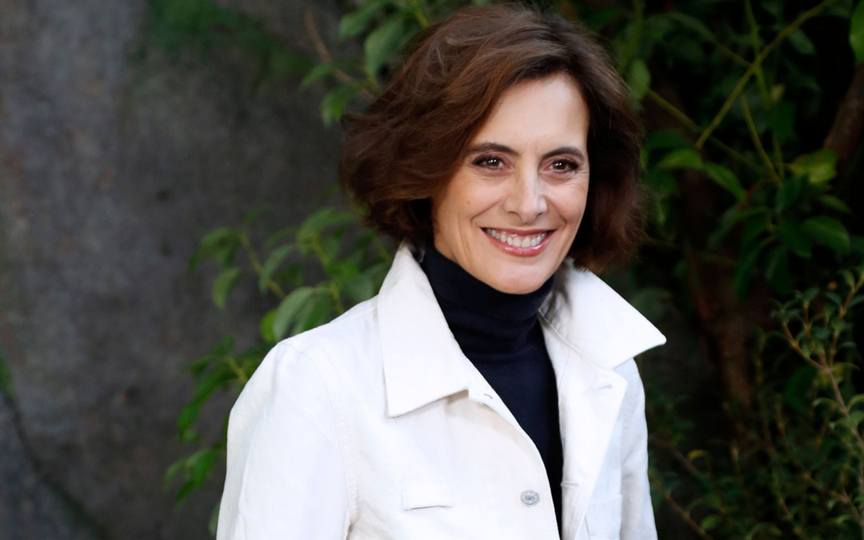 Inès de La Fressange przekonuje, że dobry styl to nie tylko ubrania.