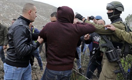 HRW: Izrael dławi prawa Palestyńczyków jak za czasów kolonii