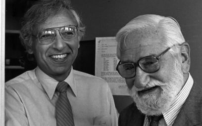 Albert Bruce Sabin (po prawej) rozmawia z Robertem C. Gallo, odkrywcą pierwszego ludzkiego retrowiru