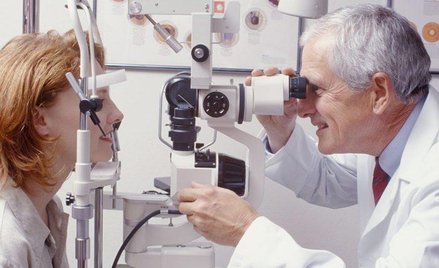 Za operację zaćmy NFZ płaci ok. 2 tys. zł