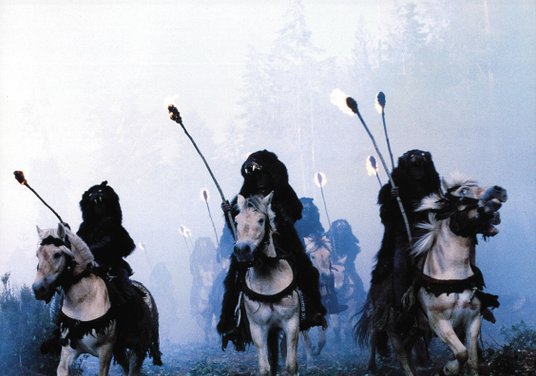 Krwiożerczy Wendole, czyli „ognisty smok”, który okazuje się kolumną jeźdźców – prymitywnych kanibal