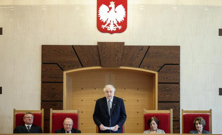 Sędzia Trybunału Konstytucyjnego zarabia sześćdziesięciopięciokrotnie więcej niż zwracający się do n