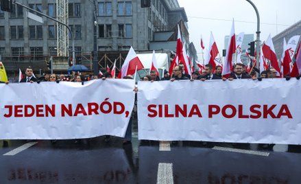 Nacjonalista potrzebuje sobie i współtowarzyszom udowadniać swoją moc i wielkość.
