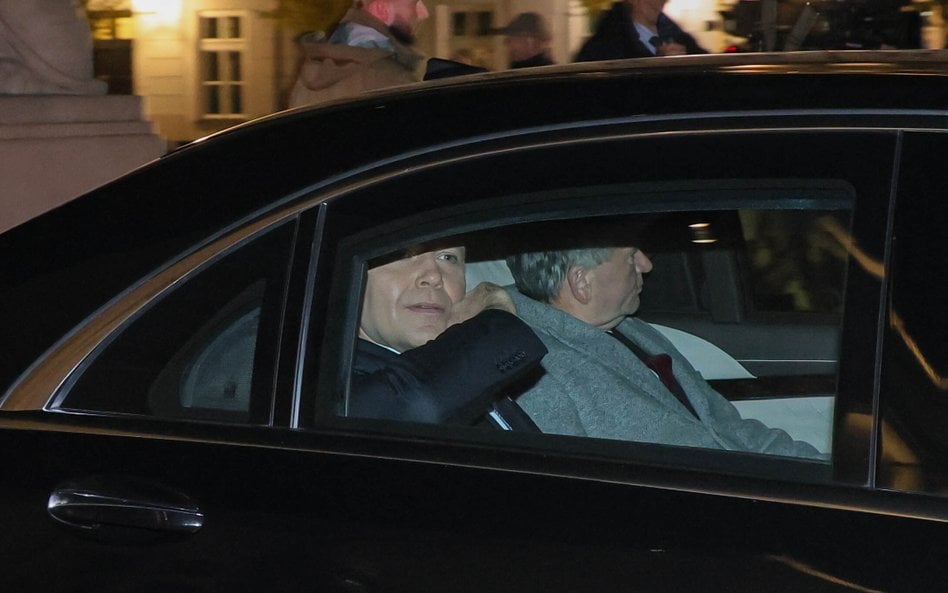 „Nie wiem, po co pan prezydent tam przyjechał”. Bronisław Komorowski o nocnej wizycie Karola Nawrock