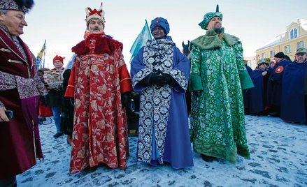 Orszak Trzech Króli jest nie tylko zabawą rodzinną, ale przede wszystkim publicznym świętowaniem (na
