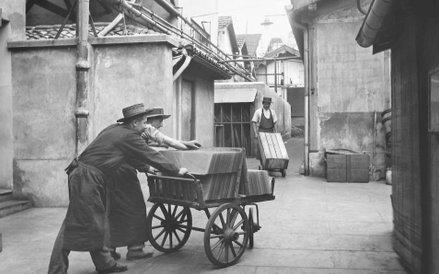 Transport szkła do kontroli, 1895.