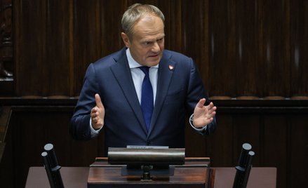 Premier Donald Tusk przemawia na sali obrad Sejmu w Warszawie