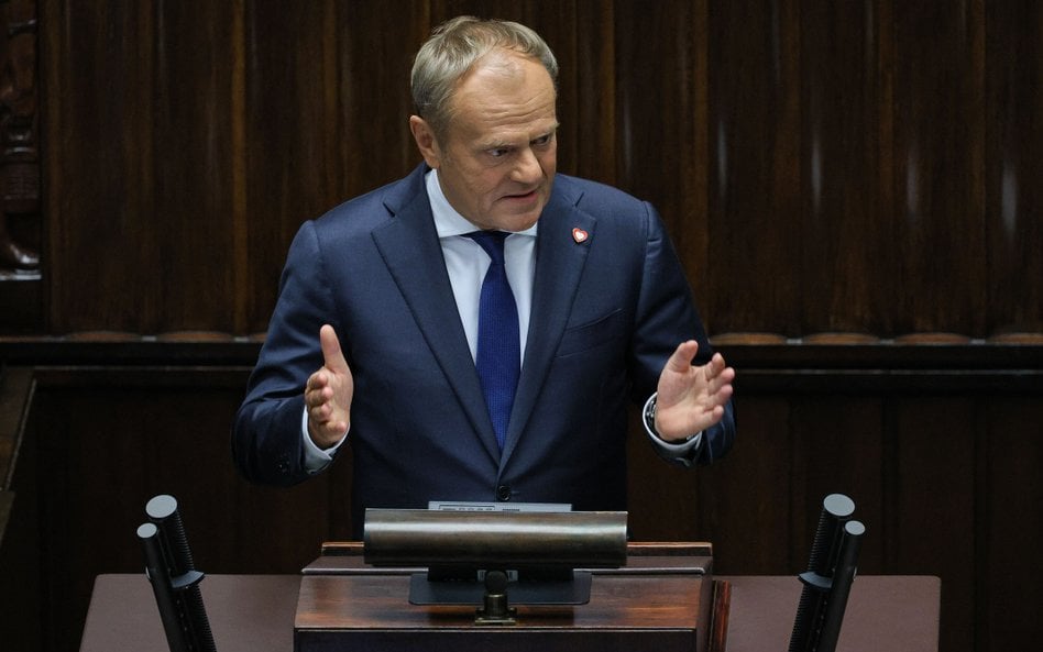 Premier Donald Tusk przemawia na sali obrad Sejmu w Warszawie