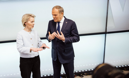 Ursula von der Leyen (z lewej) aprobuje wszystko, co forsuje Donald Tusk (z prawej), byle oddalić sz