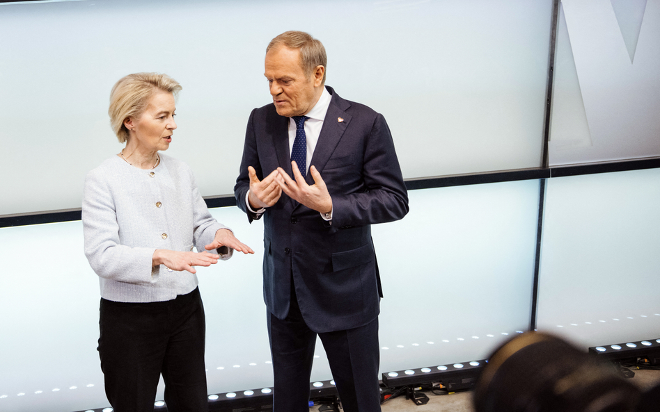 Ursula von der Leyen (z lewej) aprobuje wszystko, co forsuje Donald Tusk (z prawej), byle oddalić sz