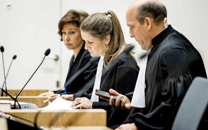 Sędziowie Sądu Okręgowego w Hadze na rozprawie we wtorek