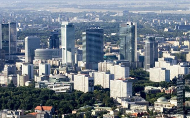 Jedna z agencji oferuje w Warszawie 72-metrowy apartament za 2,9 mln zł, co daje stawkę 39 tys. zł z