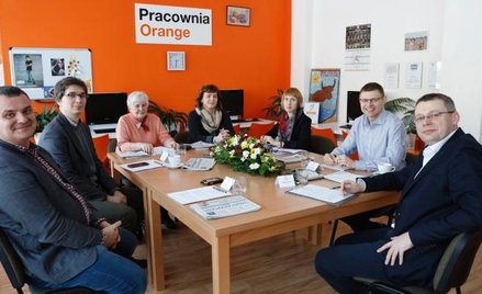 Uczestnicy debaty „Rzeczpospolitej” w pracowni multimedialnej przy filii Biblioteki Publicznej w Ryc