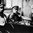 Borys Sawinkow (z prawej, obok generała Korniłowa). Jesienią roku 1917 mógł jeszcze marzyć o „trzeci