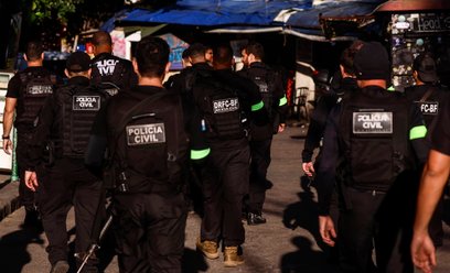 Funkcjonariusze policji w Rio de Janeiro podczas akcji wymierzonej w działalność gangu