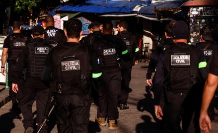 Funkcjonariusze policji w Rio de Janeiro podczas akcji wymierzonej w działalność gangu