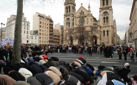 Paryż, miasto św. Genowefy. Modlitwa uliczna