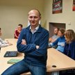 Wojciech Mocarski, który od roku prowadzi w Warszawie Coworking-Club stara się by był on czymś więce