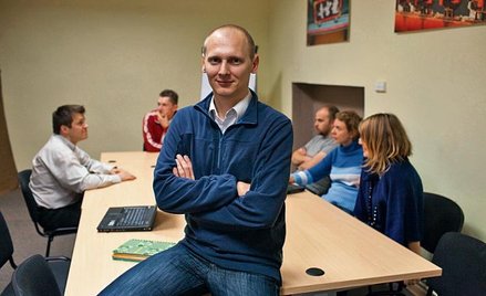 Wojciech Mocarski, który od roku prowadzi w Warszawie Coworking-Club stara się by był on czymś więce