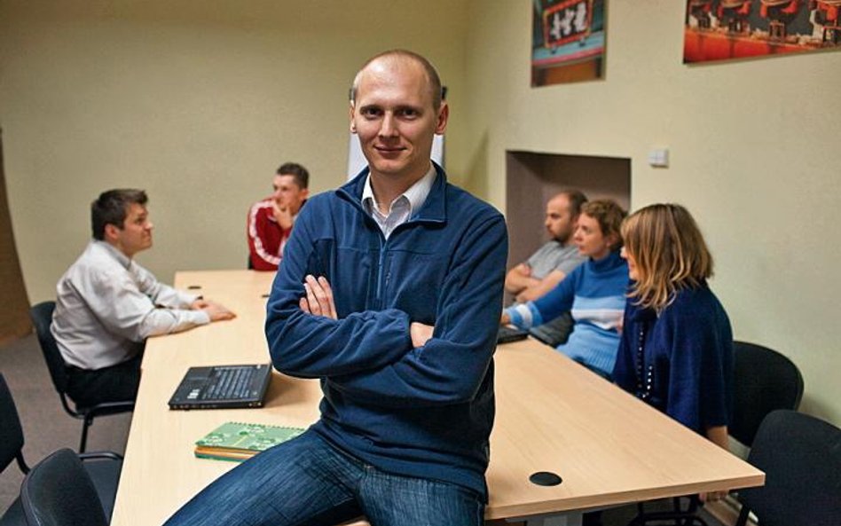 Wojciech Mocarski, który od roku prowadzi w Warszawie Coworking-Club stara się by był on czymś więce