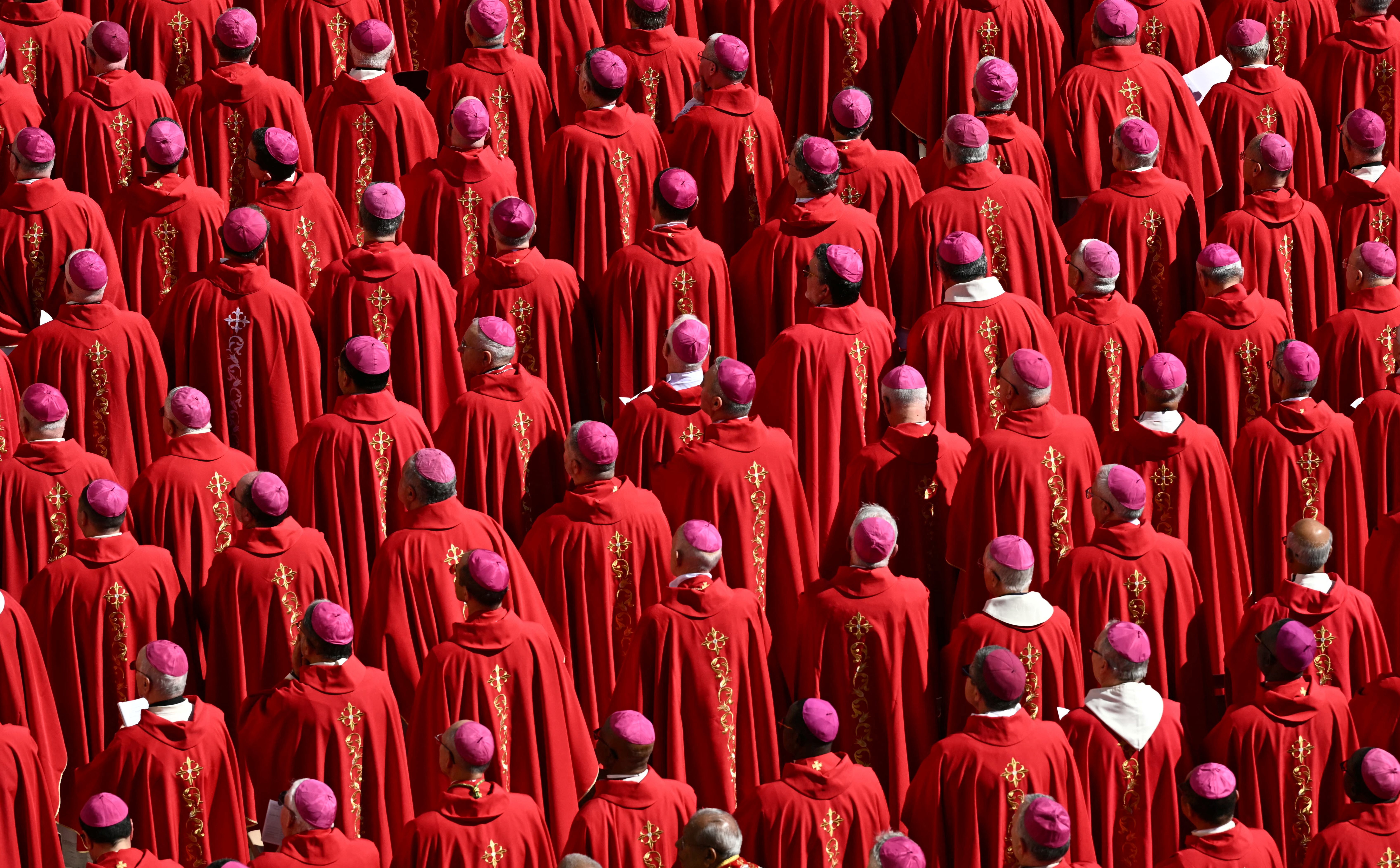 Kardynałowie szukają papieża. Konklawe może jednak zostać opóźnione