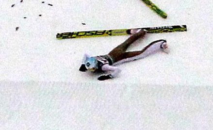 Kamil Stoch dość boleśnie upadł podczas sesji próbnej, w konkursie jednak wystartował.