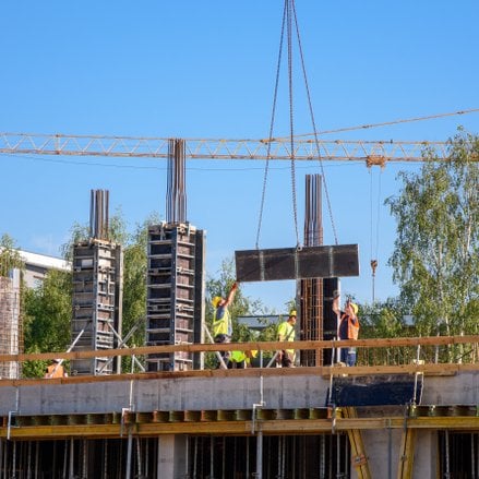 Fiskus przypomniał, że dla budynków niemieszkalnych roczna stawka amortyzacyjna wynosi 2,5 proc., w 