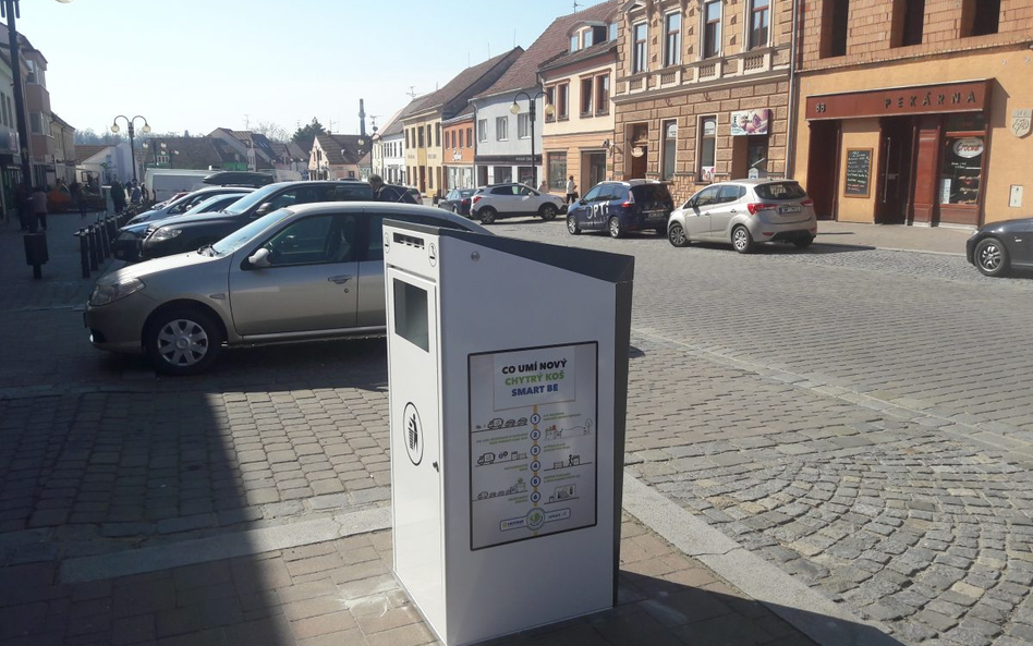 Inteligentny kosz na śmieci trafi na polski rynek