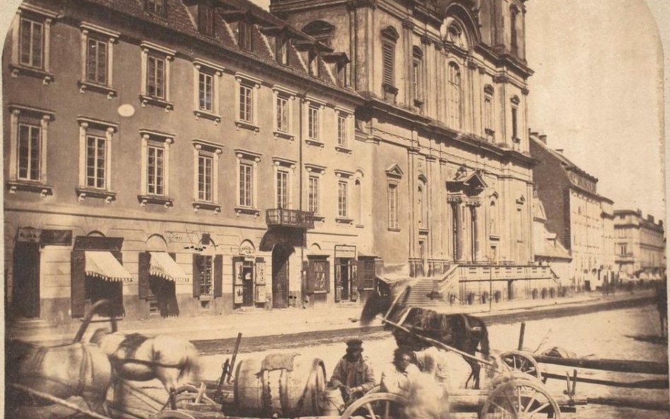 Karol Beyer. Krakowskie Przedmieście z kościołem św. Krzyża, 1858. Muzeum Narodowe w Warszawie. Prze