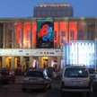 Budynek Teatru Wielkiego w Łodzi w barwach Camerimage