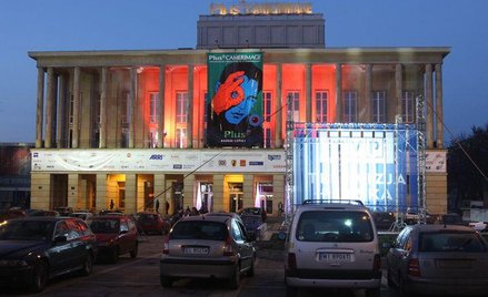 Budynek Teatru Wielkiego w Łodzi w barwach Camerimage