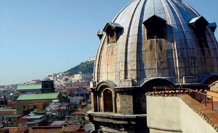 W cieniu Wezuwiusza, dokument o blaskach i mrokach Neapolu