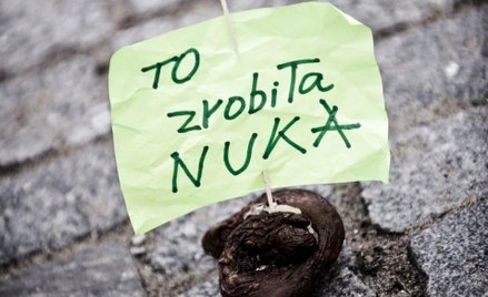 Kupa wstydu z chorągiewką