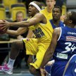 Koszykarz Asseco Prokom Gdynia Jerel Blassingame (z lewej)